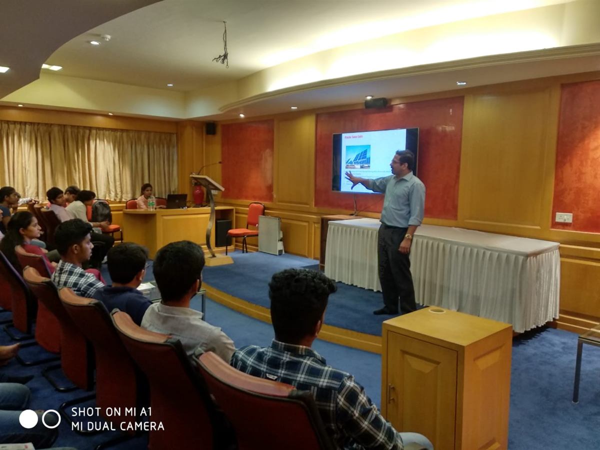 Seminar presentation on solar cell technology to an audience of students